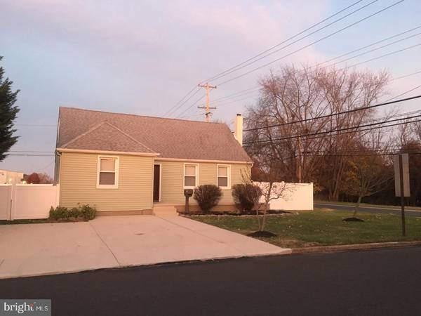 135 GREEN LYNNE DR,  Levittown,  PA 19057