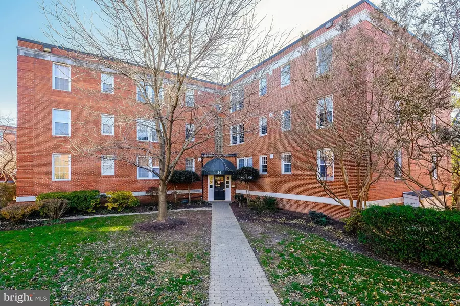 24 OLD GLEBE RD S #105-C, Arlington, VA 22204