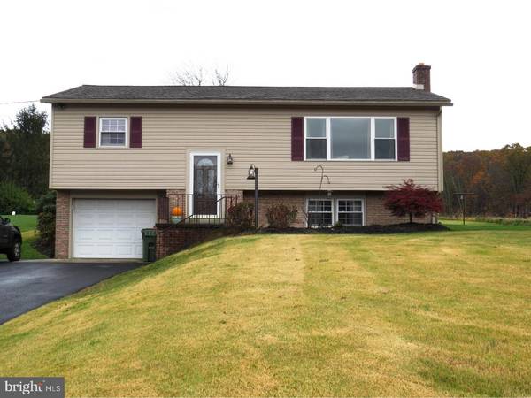 32 LONG STRETCH RD, Pine Grove, PA 17963