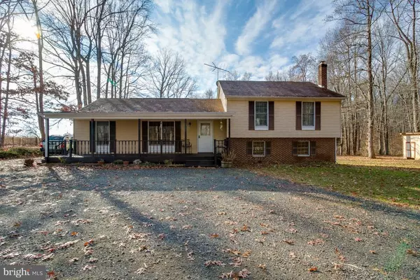 11399 CREST HILL RD, Marshall, VA 20115