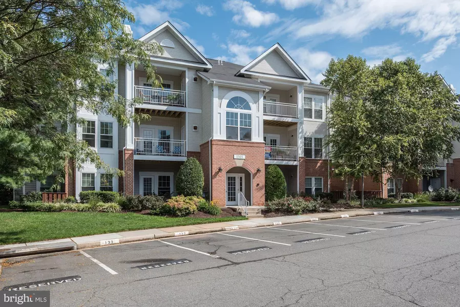 1505 NORTH POINT DR #202, Reston, VA 20194