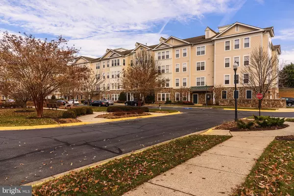 301 HIGH GABLES DR #202, Gaithersburg, MD 20878