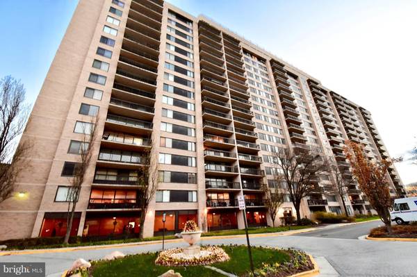 3713 GEORGE MASON DR #106W, Falls Church, VA 22041