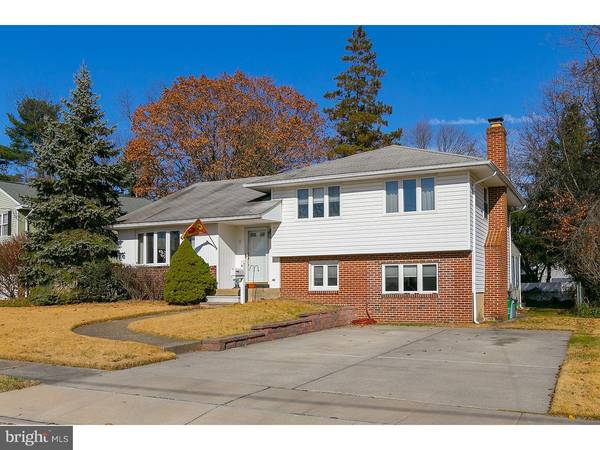 8 CEDAR CIR, West Deptford Twp, NJ 08096