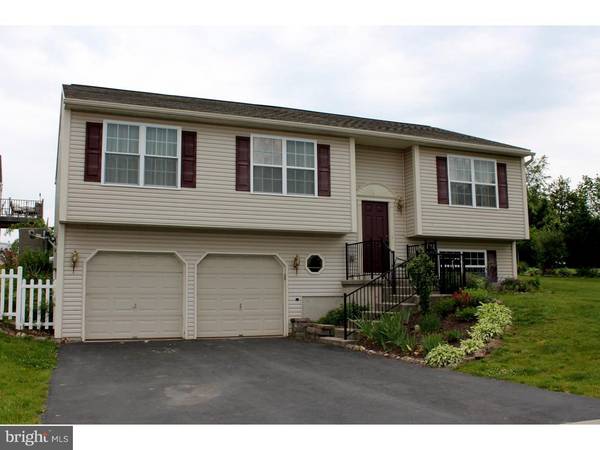 3 LOWLAND CV, Pine Grove, PA 17963