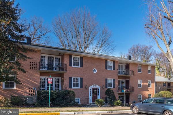 3814 LYNDHURST DR #202, Fairfax, VA 22031