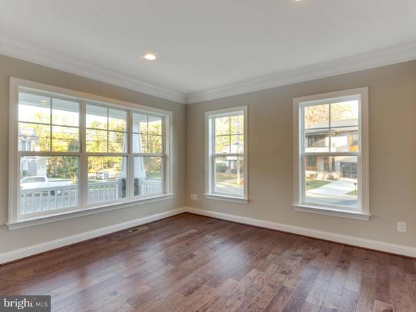 Vienna, VA 22180,8526 ACORN CIR