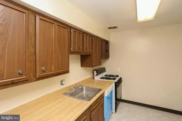 Bladensburg, MD 20710,5217 NEWTON ST #104