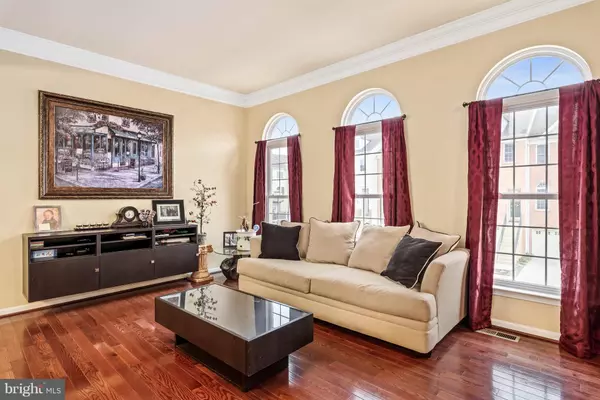 Chantilly, VA 20152,25191 LARKS TER