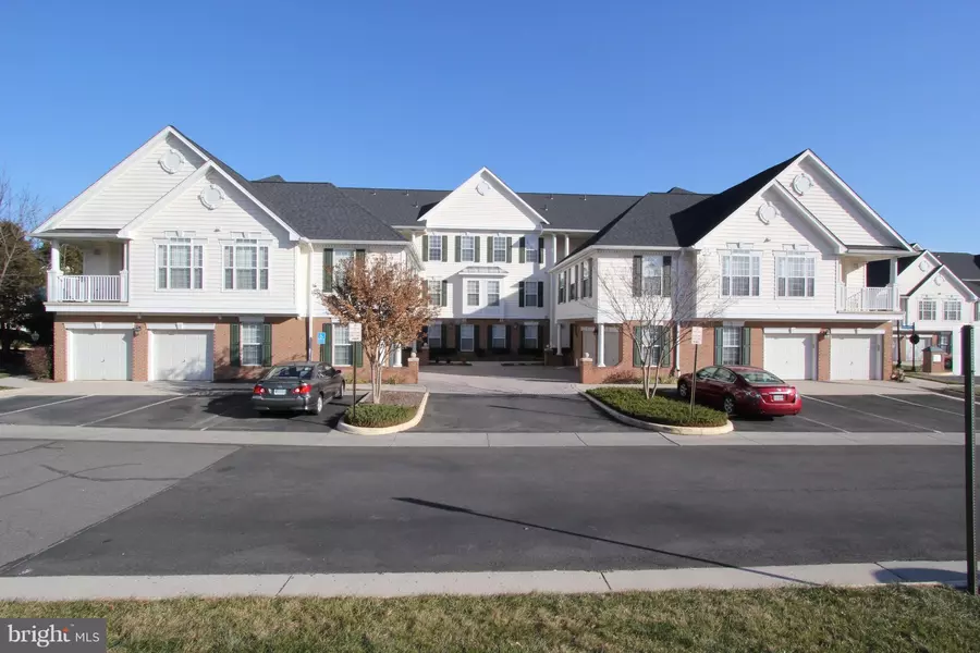 25340 LAKE MIST SQ #303, Chantilly, VA 20152