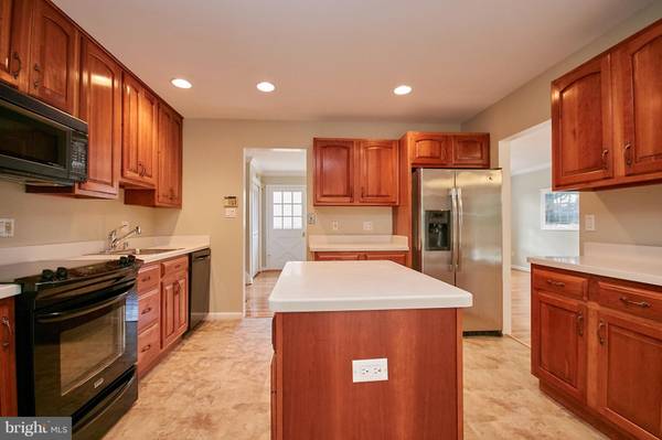 8233 GOVERNORS CT, Alexandria, VA 22308