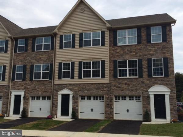 1532 GREYSTONE PL, Hellertown, PA 18055