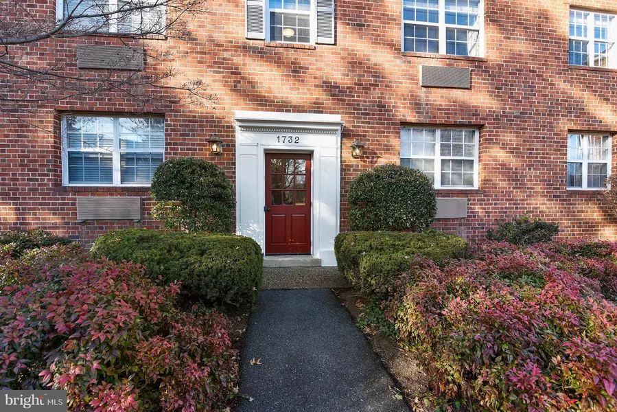 1732 ABINGDON DR #202, Alexandria, VA 22314