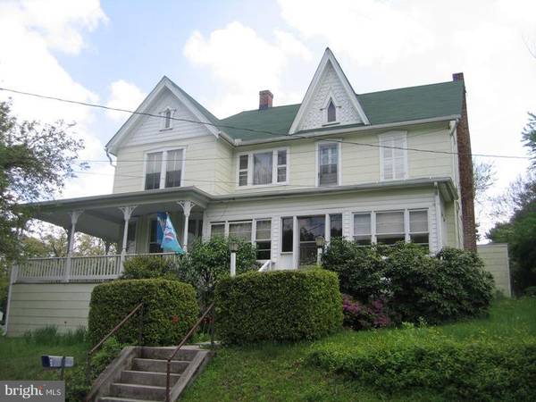 79 GREEN ST, Berkeley Springs, WV 25411