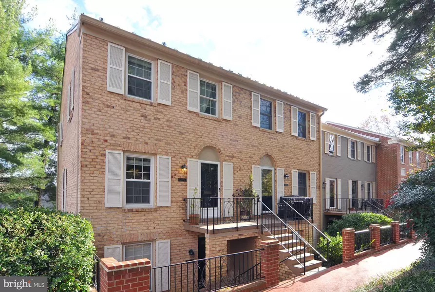 3227 SUTTON PL NW #A, Washington, DC 20016