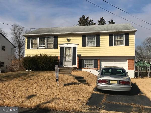 319 FAIRMOUNT AVE, Blackwood, NJ 08012