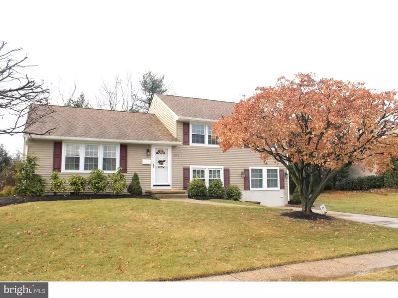 892 WATERFORD DR, Delran, NJ 08075