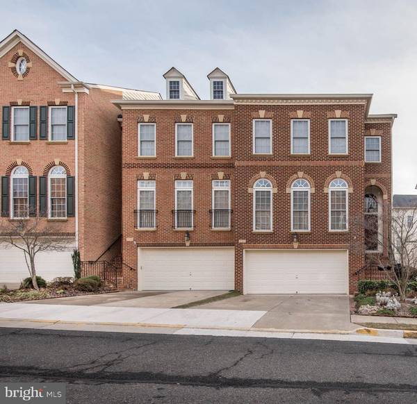 7121 POINT REPLETE CIR, Fort Belvoir, VA 22060