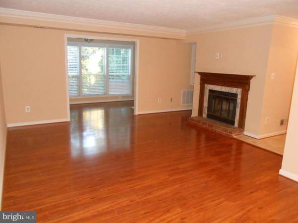 Oakton, VA 22124,9955 OAKTON TERRACE RD #9955