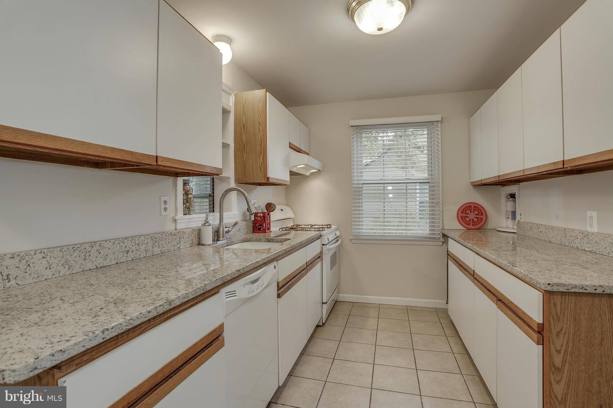 Falls Church, VA 22042,6931 WESTLAWN DR