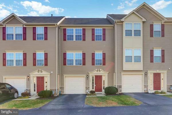 1155 LADY BUG LN, York, PA 17402