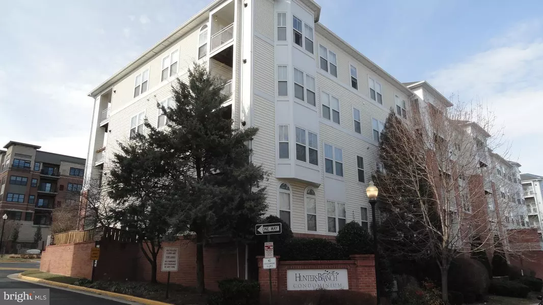 2921 DEER HOLLOW WAY #214, Fairfax, VA 22031