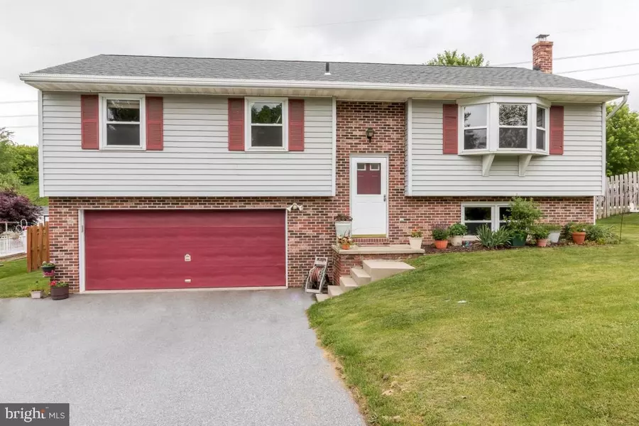 26 BLUE JAY DR, Stevens, PA 17578