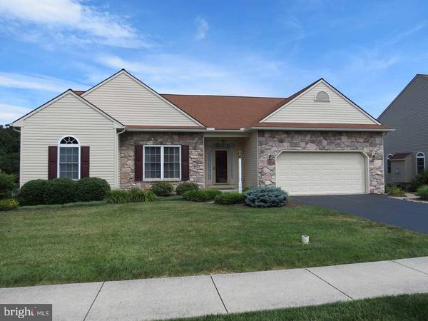 160 BRENDAN MEWS, Mt Wolf, PA 17347