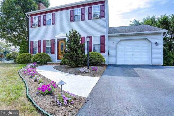 848 TRAYMORE VLG, York Twp, PA 17402