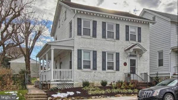 55 N MAIN ST, Mt Wolf, PA 17347