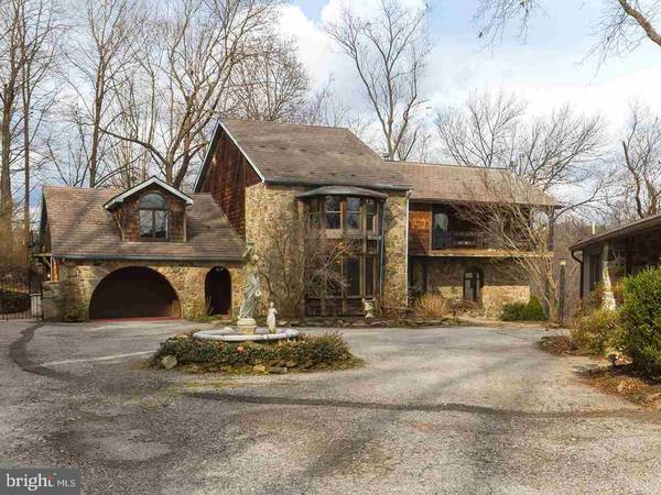 21 COTTAGE AVE, Glen Rock, PA 17327