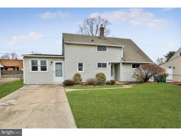 18 GINGERBUSH RD, Levittown, PA 19057