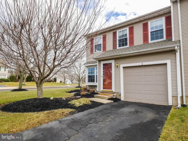 1 CYPRESS PL, Newtown Grant, PA 18940