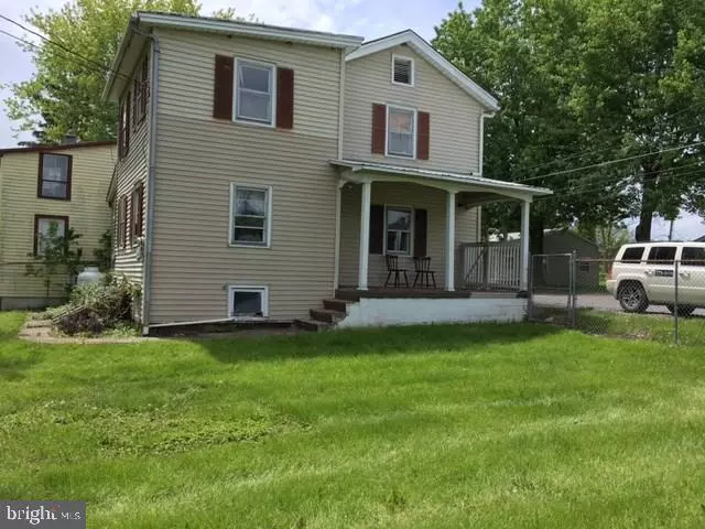 207 E NEW MARKET ST, Freeburg, PA 17827