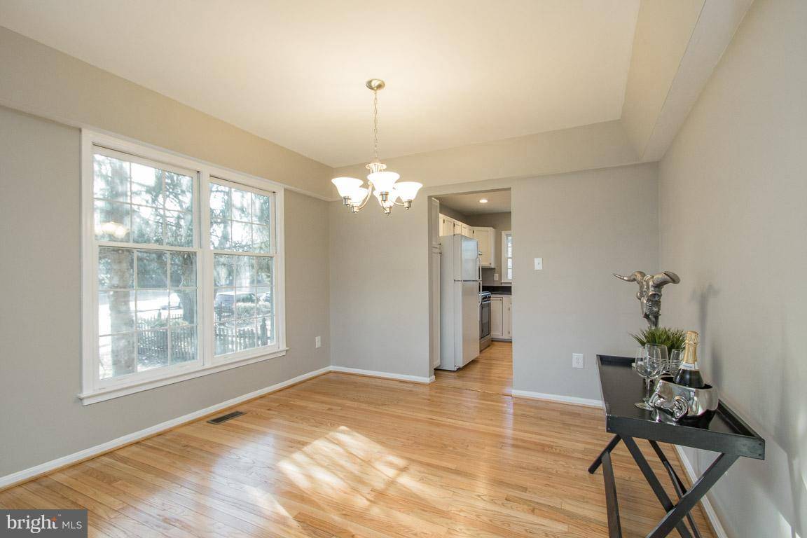 Fairfax, VA 22030,3922 OAK ST
