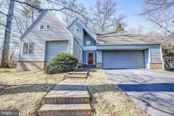 11587 GREENWICH POINT RD, Reston, VA 20194