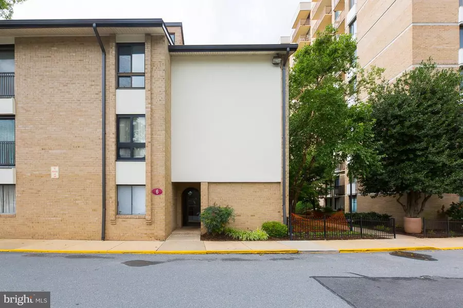 6 MONROE ST #302, Rockville, MD 20850