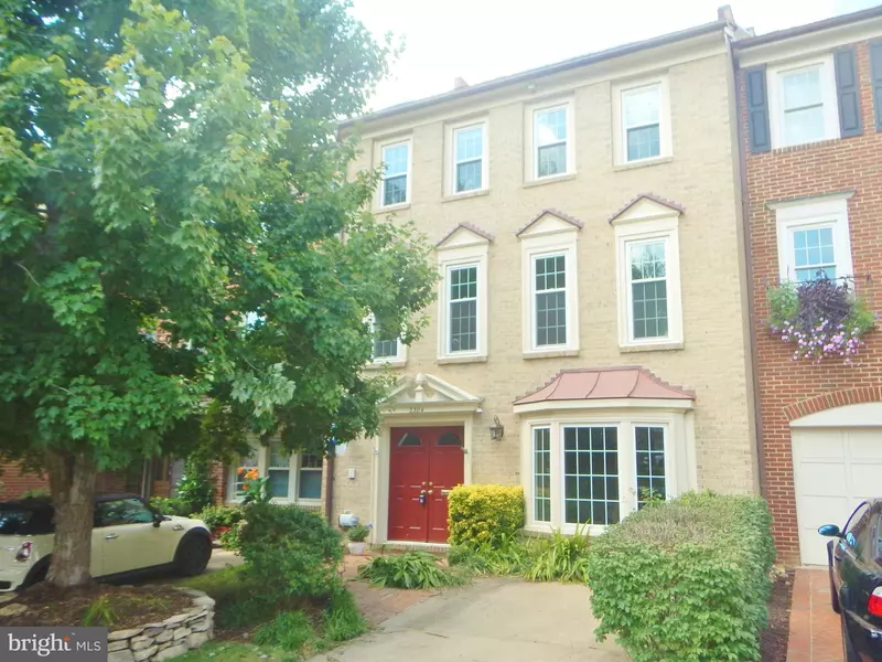 2304 ROLFE ST, Arlington, VA 22202