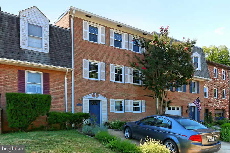 13 ABINGDON ST, Arlington, VA 22204