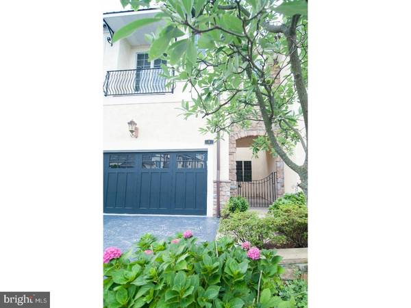 7 BREYER CT #7B, Elkins Park, PA 19027