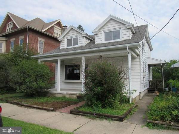 17 W MAIN ST, Mountville, PA 17554