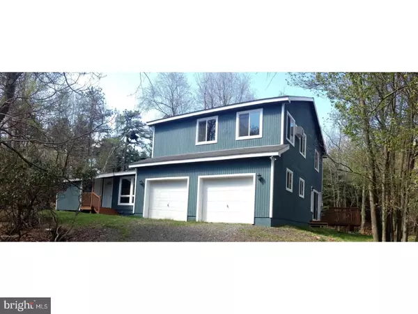 12 HICKORY RD, Lake Harmony, PA 18624