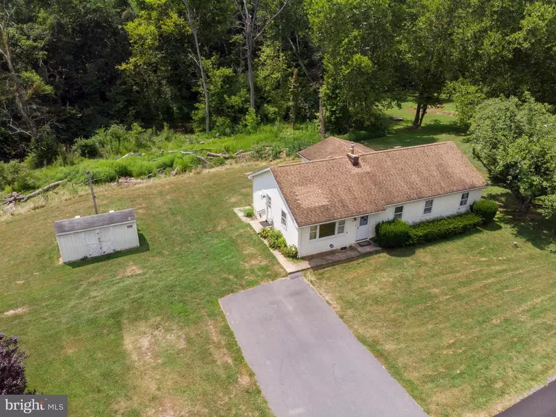 647 HENSHAW RD, Bunker Hill, WV 25413