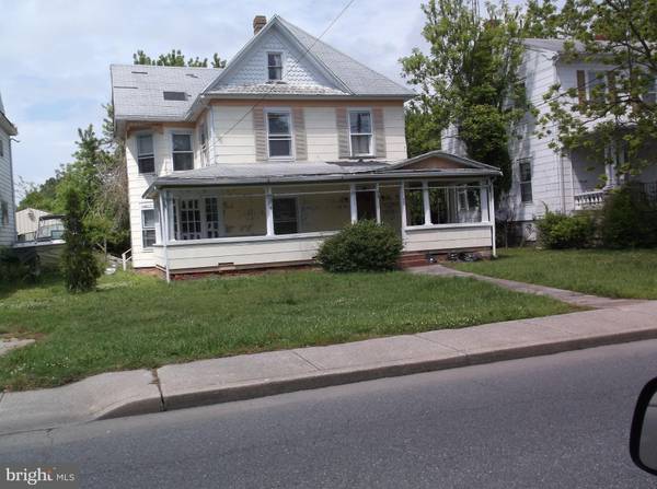 30 W MAIN ST, Crisfield, MD 21817