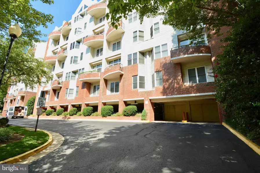 301 S REYNOLDS ST #211, Alexandria, VA 22304