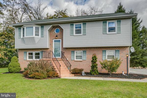 8 BROOKSIDE CIR, Dillsburg, PA 17019