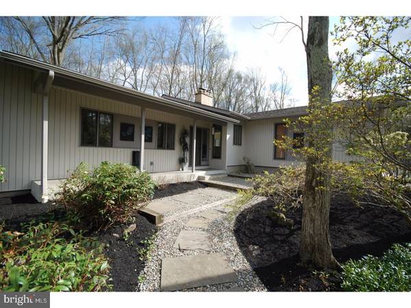 16 HONEYBROOK DR, Hopewell, NJ 08540