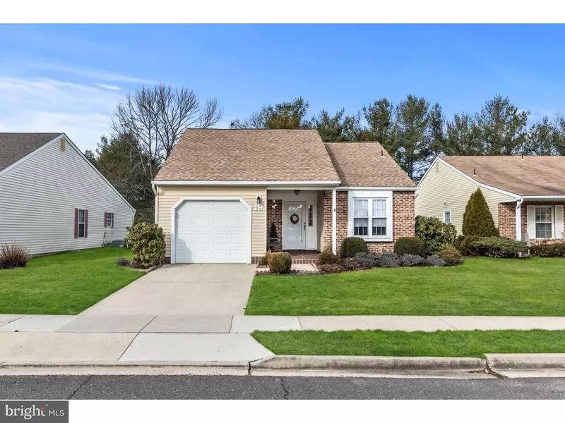 19 FAIRFAX DR, Mount Laurel, NJ 08054