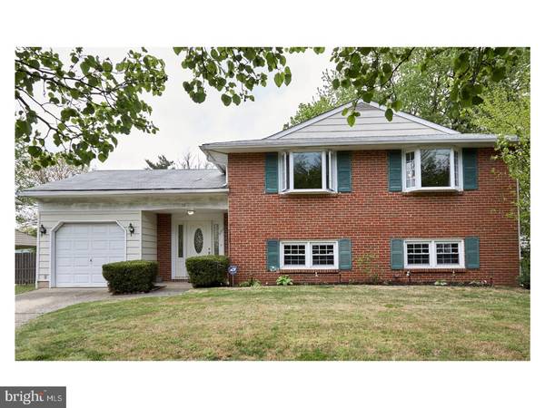 105 BEECHWOOD DR, Mount Laurel, NJ 08054