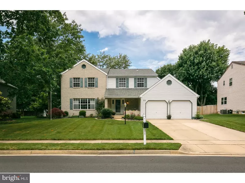 11 WHITECHAPEL DR, Mount Laurel, NJ 08054